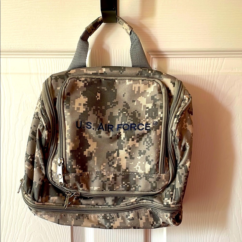 SALE🎉NEW! 💚Camouflage Bag💚